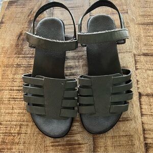 Munro Haven sandals. 7.5WW. green nubuck